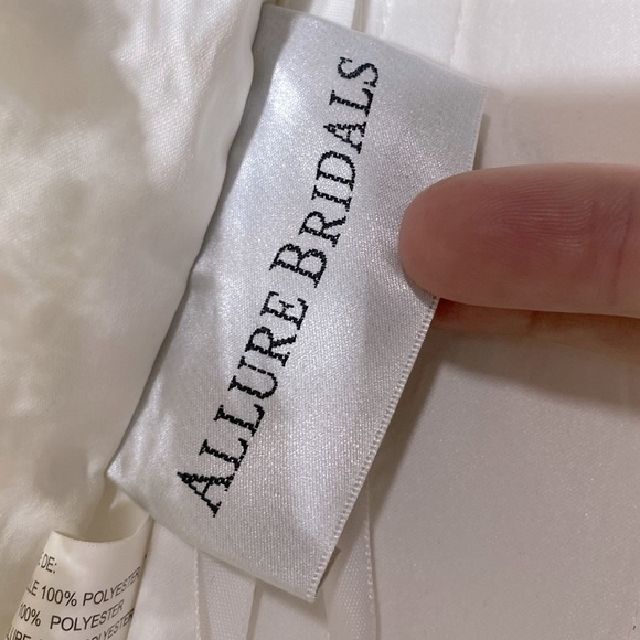 Allure Bridals White Wedding Dress With Veil 10 - Picture 4 of 16